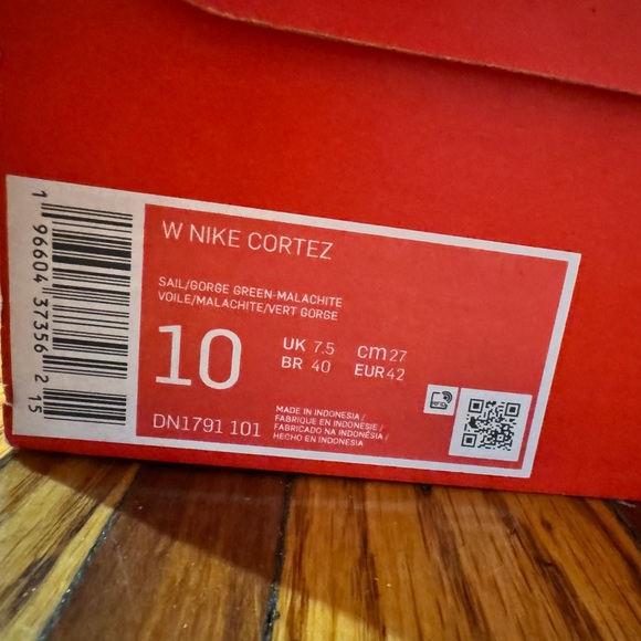 Nike Cortez sneakers, white with green logo - Picture 8 of 9